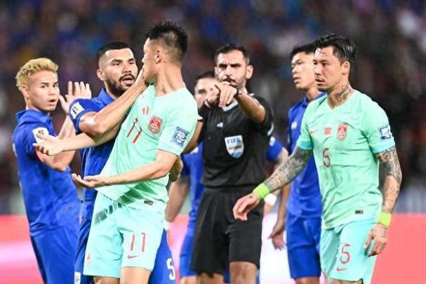 中国男足vs泰国直播的相关图片